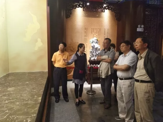 云南省政協領導一行調研翡翠博物館
